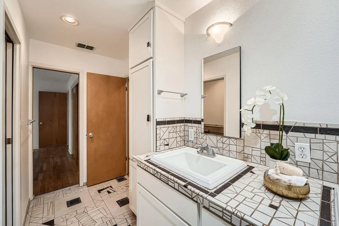 Photo of 1807 Alameda DR