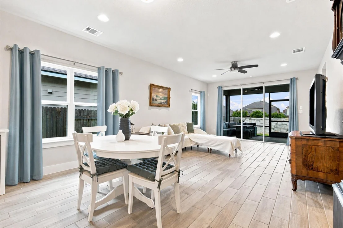 Photo of 208 Winding Hollow LN