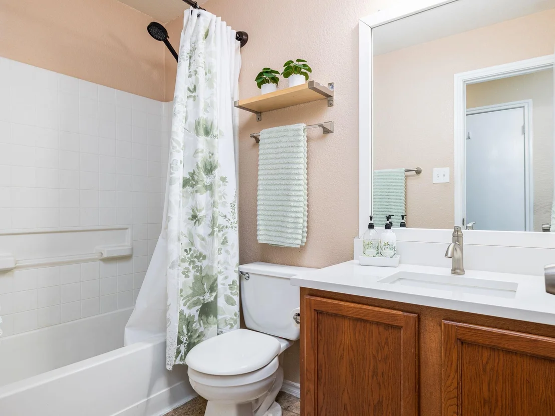 Photo of 235 Herrera TRL