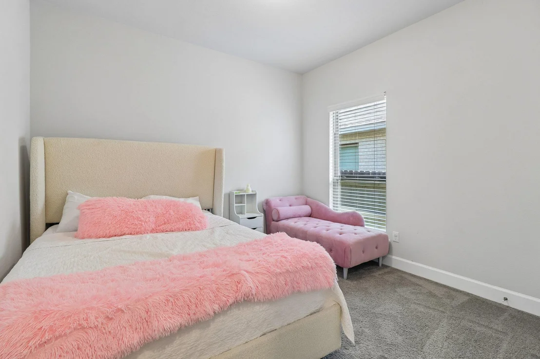 Photo of 112 Chinaberry BND