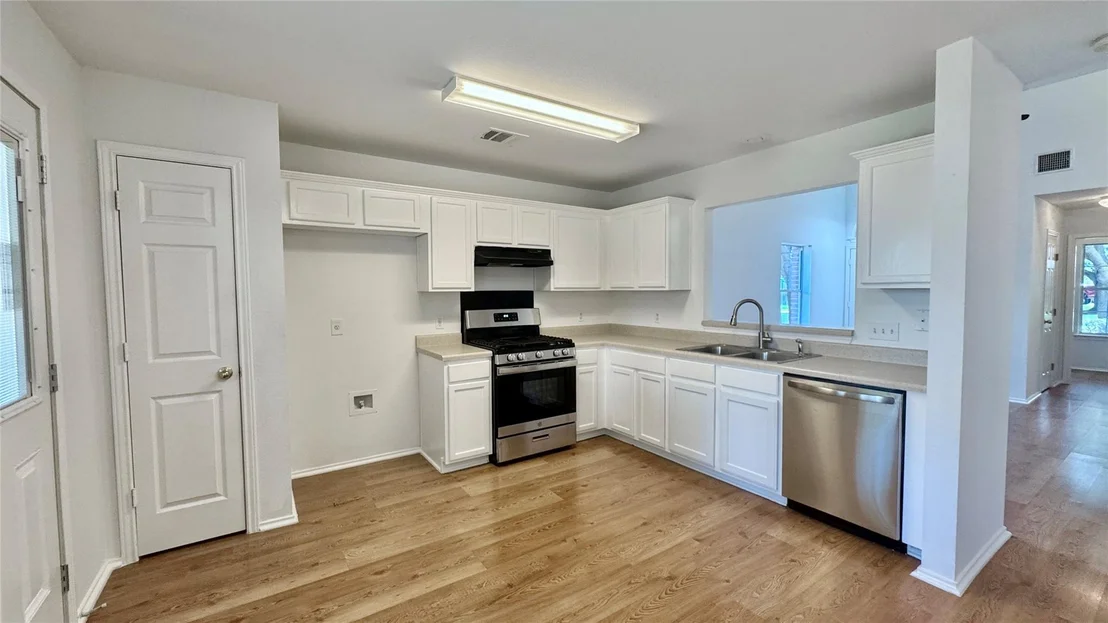 Photo of 1402 Molson Lake DR