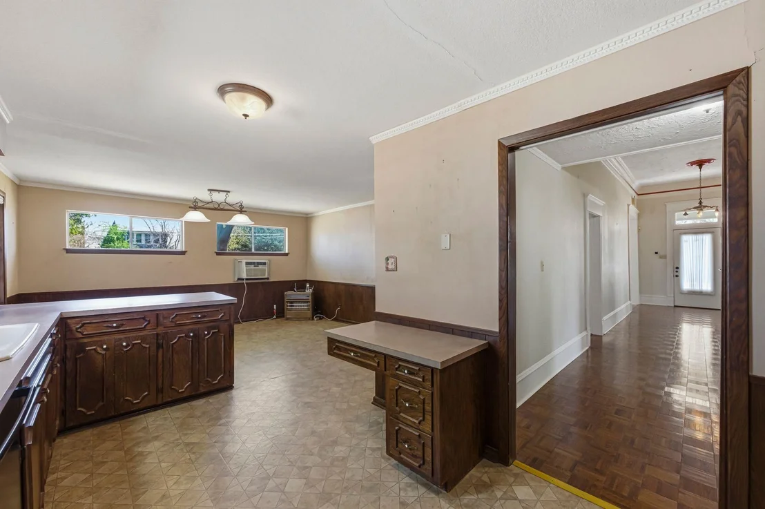 Photo of 100 W 11th ST