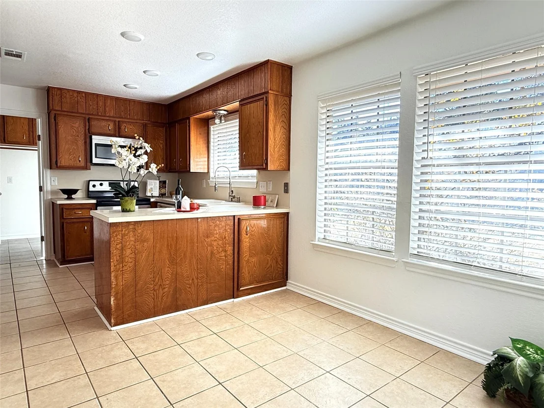 Photo of 2111 Chinaberry CIR