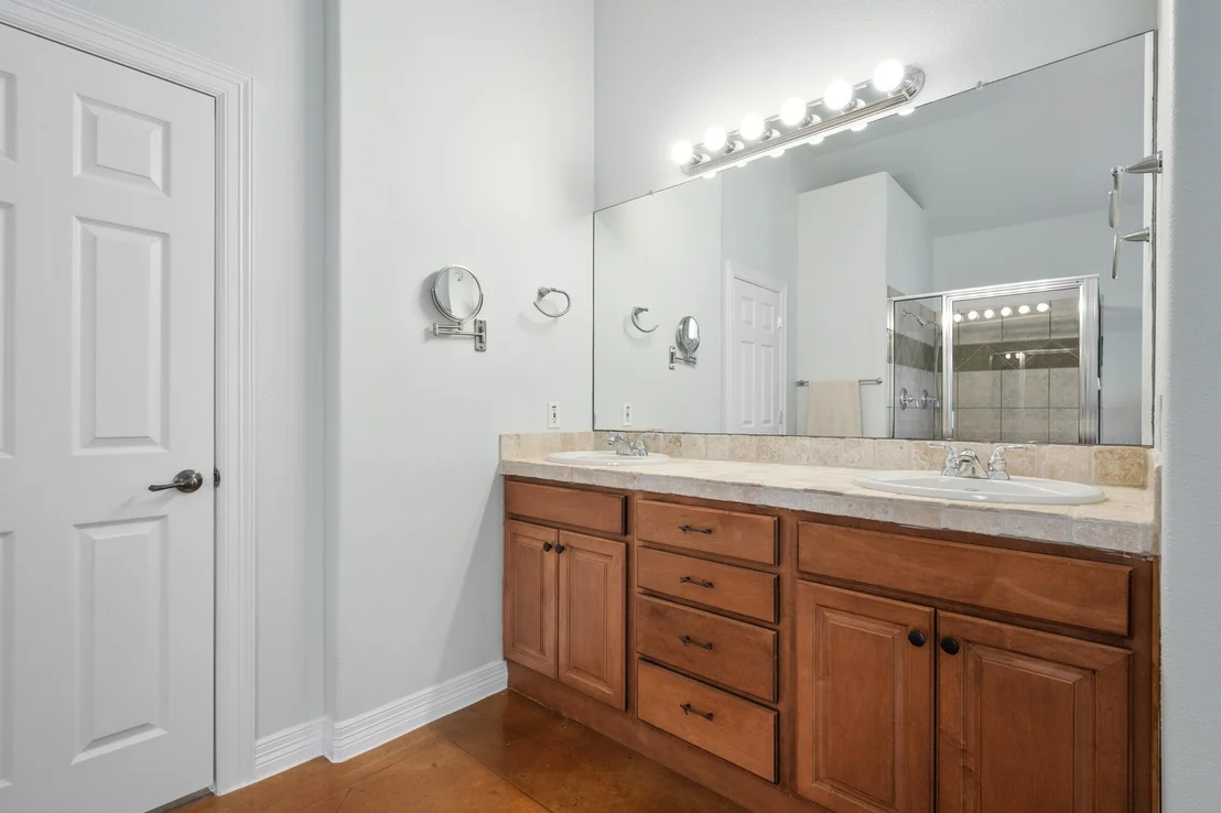Photo of 531 Leanna Oak LOOP