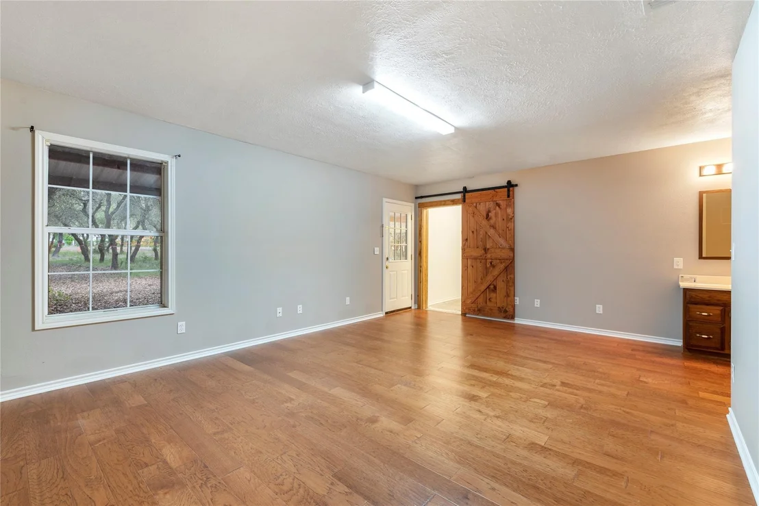 Photo of 1050 Oak Grove RD