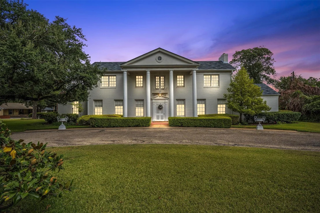 Photo of 516 W Nugent Ave