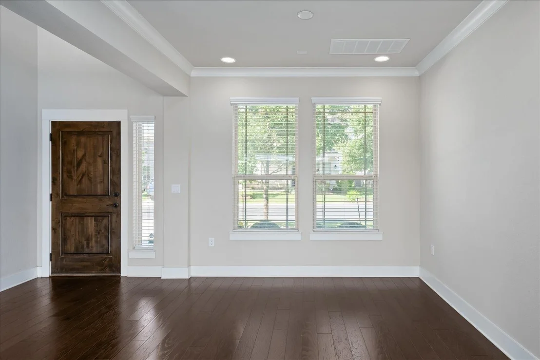 Photo of Unit 4 at 9305 McKnight LOOP