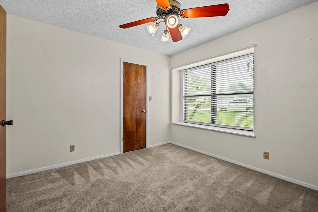 Photo of 204 E Eckhart Ave