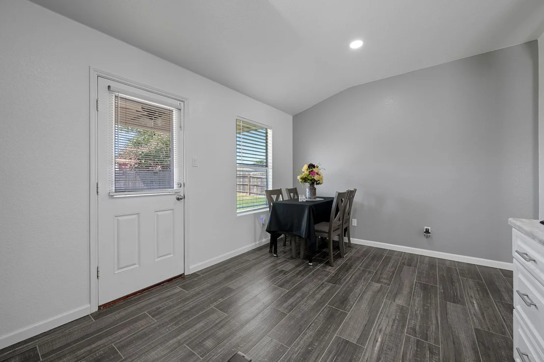 Photo of 121 McGugan LN