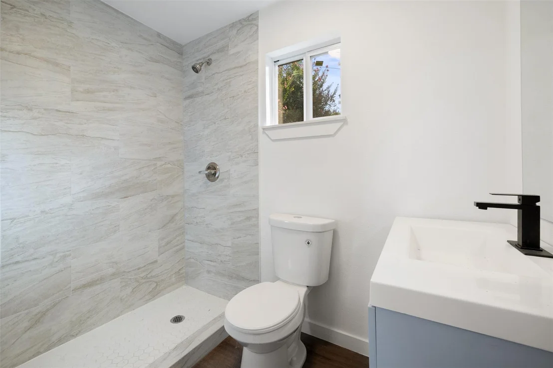 Photo of 707 W 7th ST