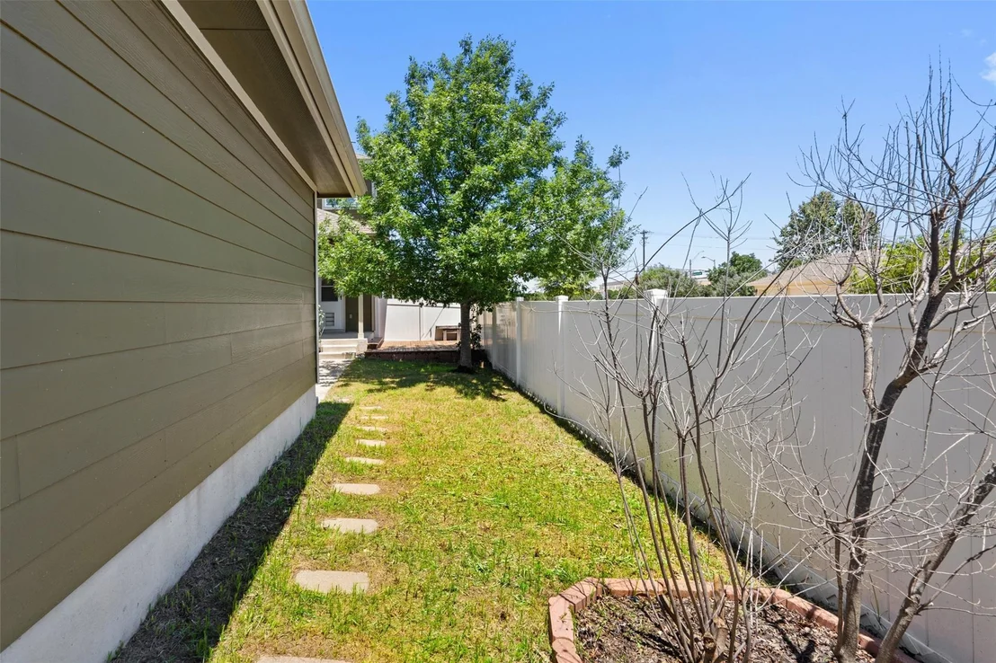 Photo of 1046 Lost Pines LN