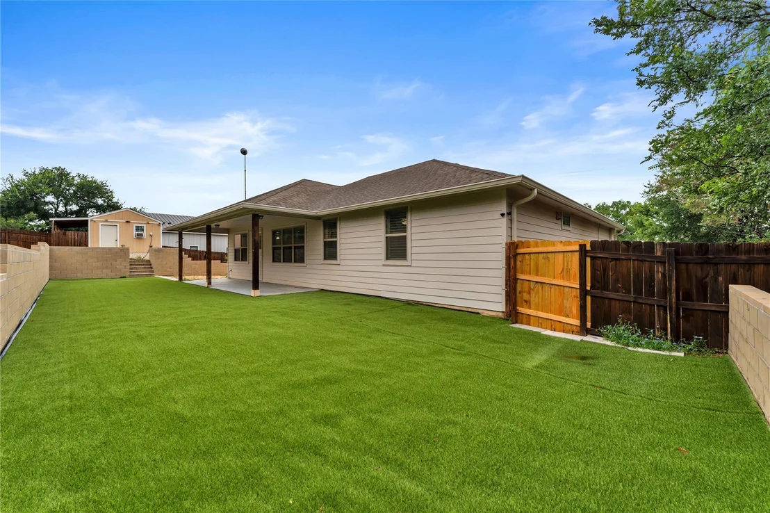 Photo of 511 Taylor DR
