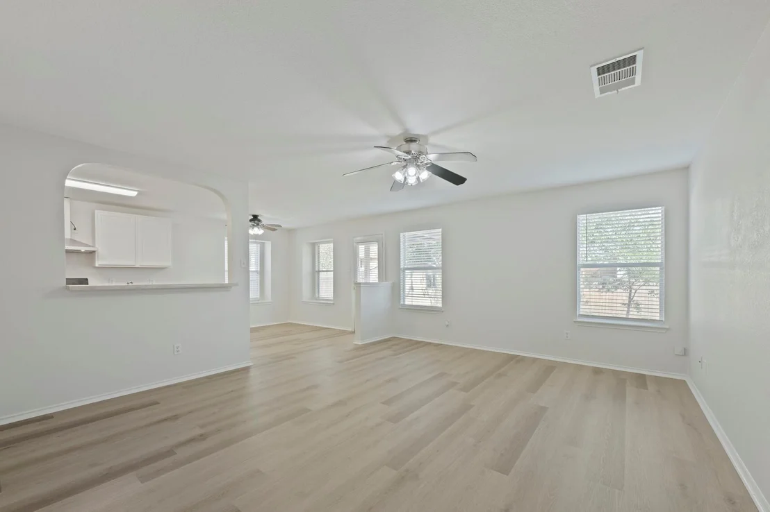 Photo of 399 Paddington DR