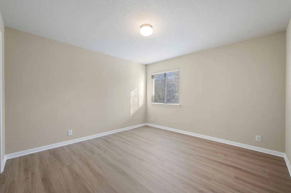 Photo of 512 Glacial Stream LN