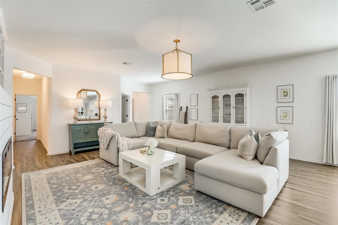 Photo of 1101 Bluewood BND