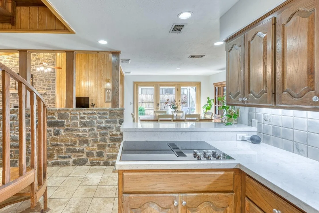 Photo of 402 Meadowlakes DR