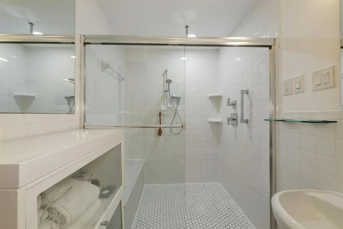 Photo of 1302 Berkshire DR
