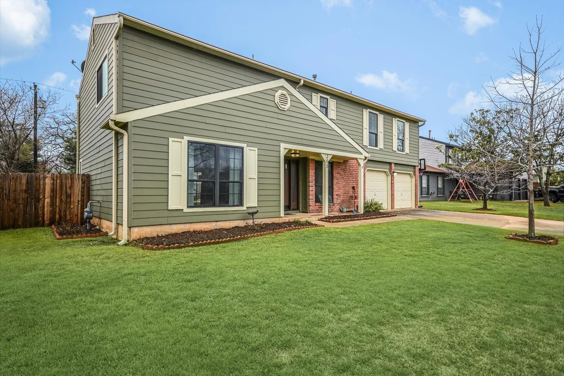 Photo of 205 Woodmont DR