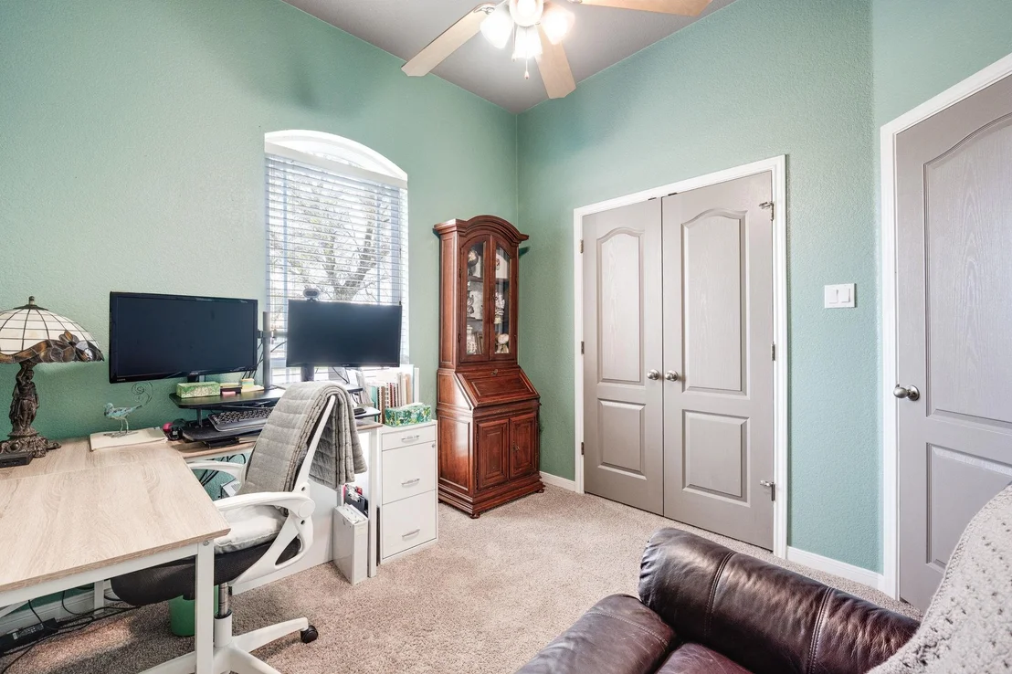 Photo of 1905 Walker Place BLVD