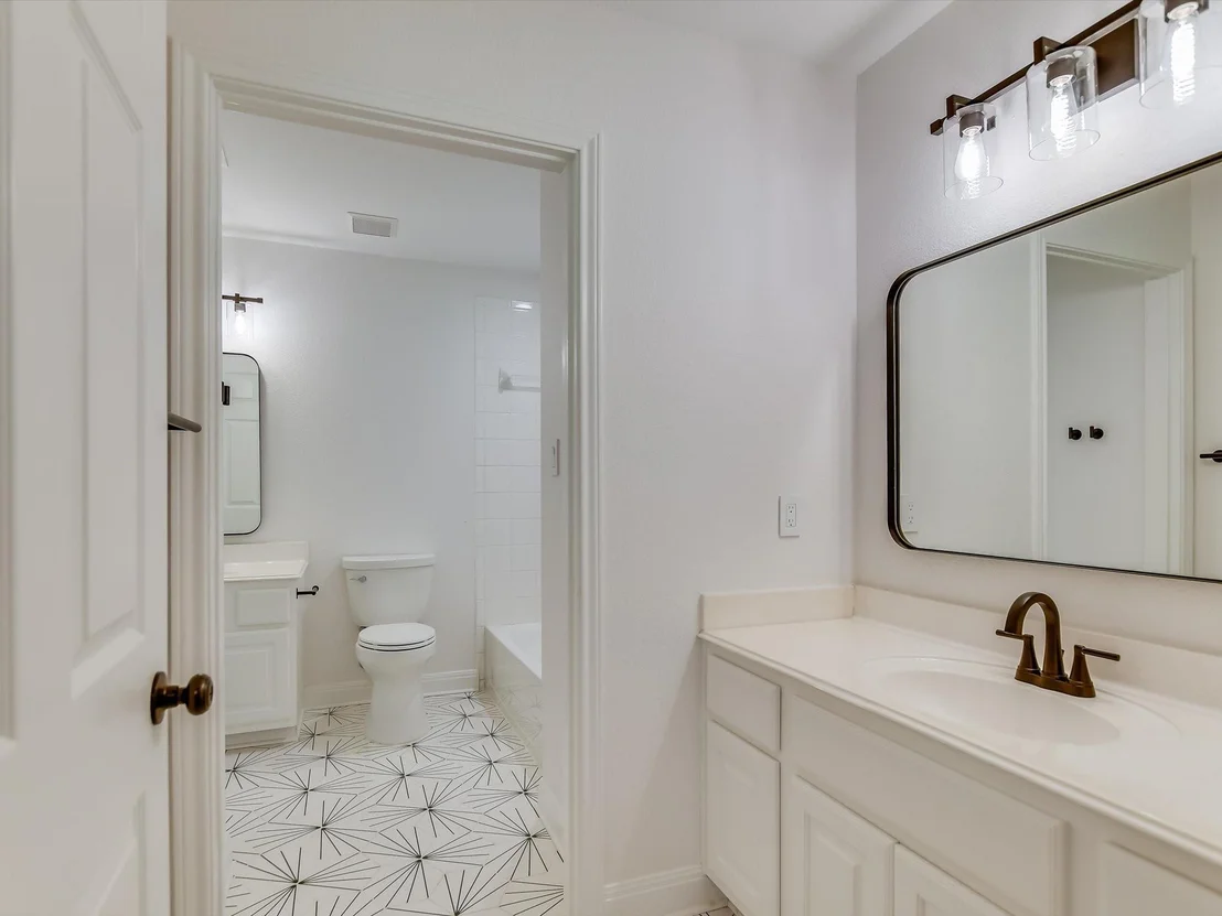 Photo of 2222 Hamlet CIR