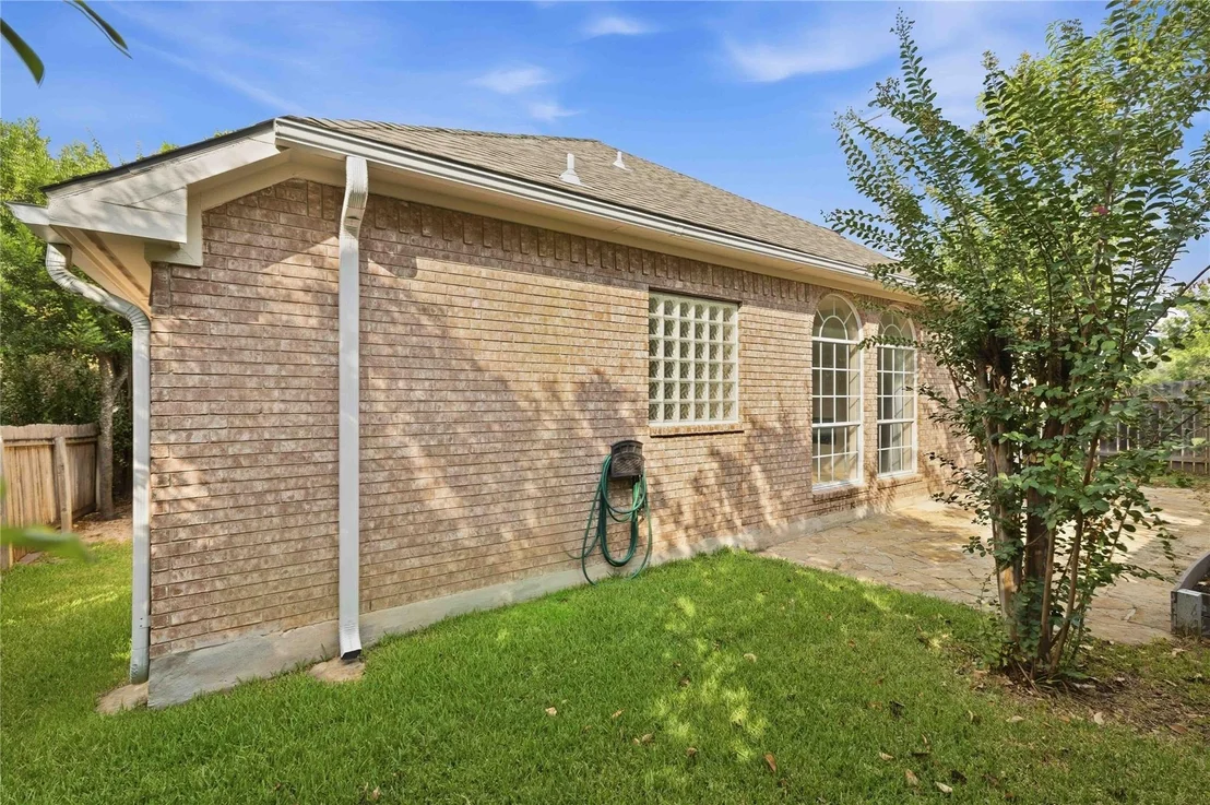 Photo of 10045 Planters Woods DR
