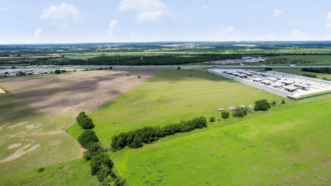Photo of 6100 N Interstate 35 - 7 Acres