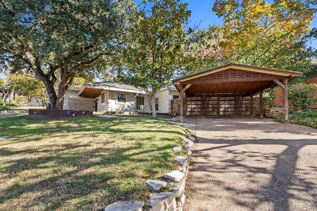 Photo of 2619 SPRING LN