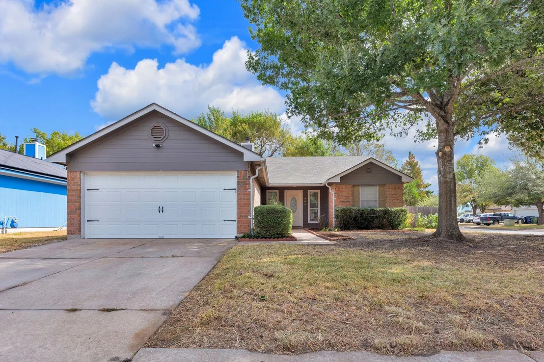 Photo of 302 CLARKS WAY