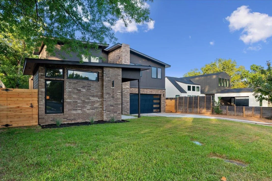 Photo of 1711 Crown DR