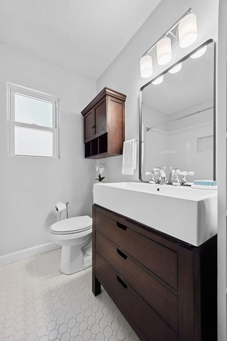 Photo of 1701 Crown DR