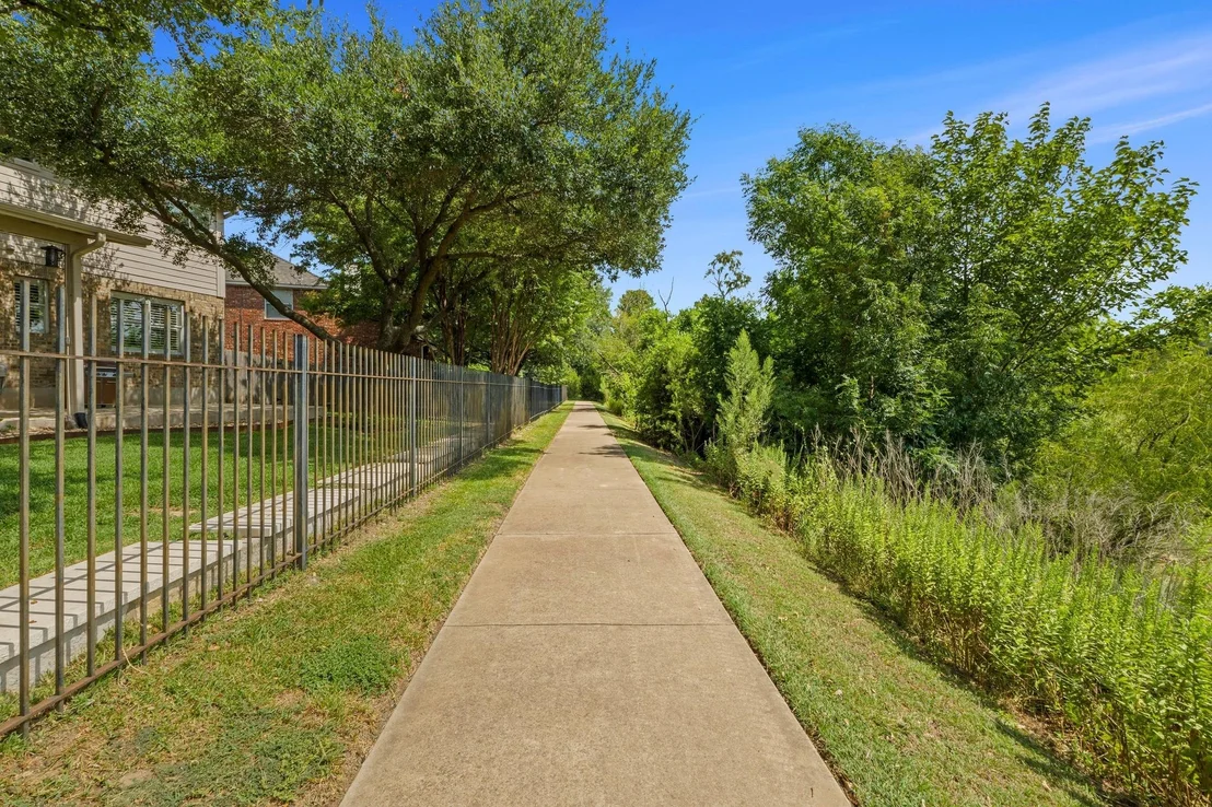 Photo of 1104 Camden CV