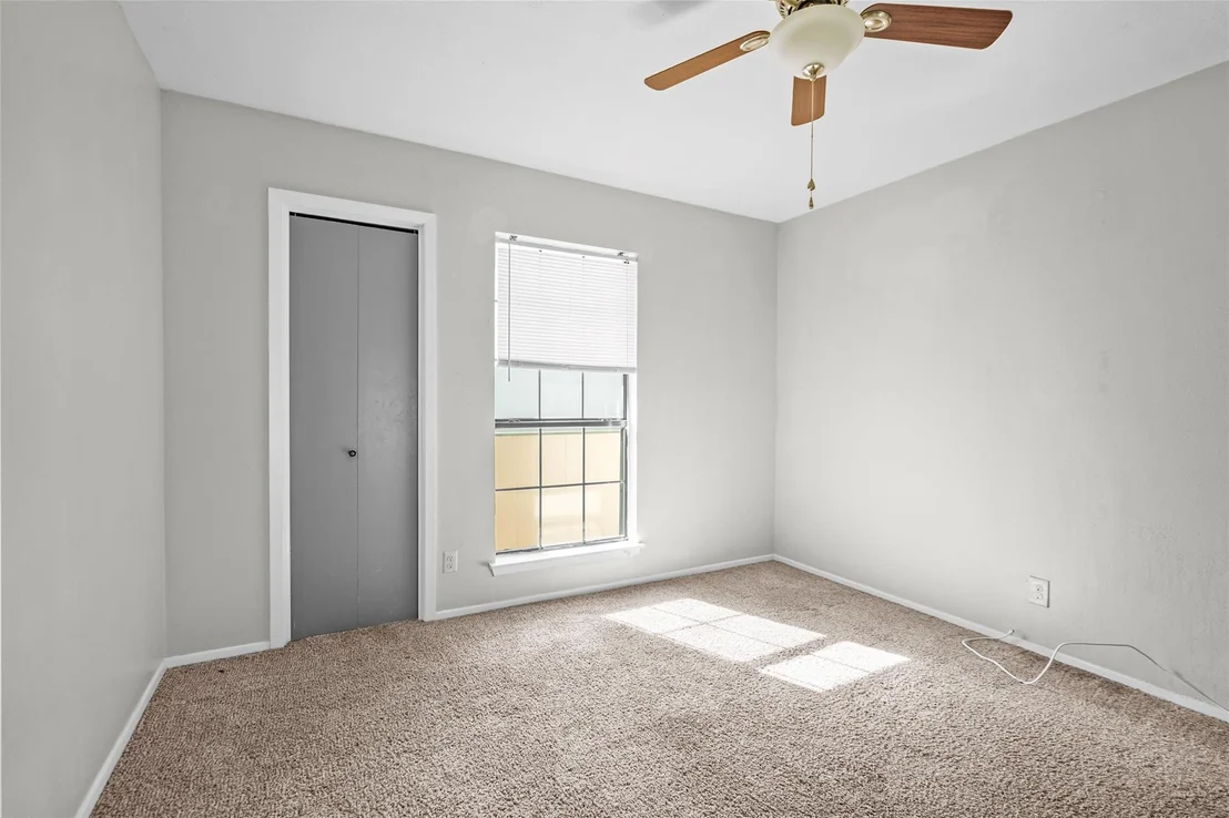 Photo of Unit 302 at 6718 Silvermine DR