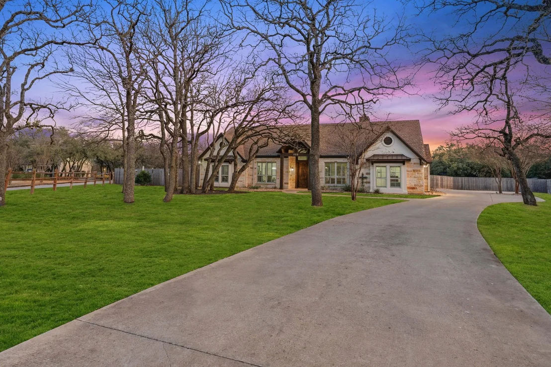 Photo of 308 Oak Plaza CV