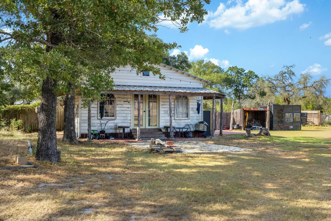 Photo of 1102 Private Road 2332