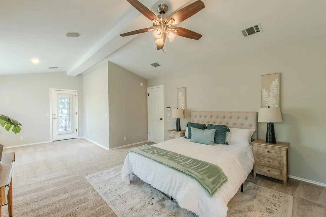Photo of 3988 Lord Byron CIR