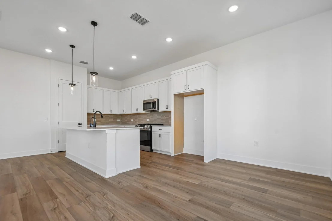 Photo of 1408 Rambling Rose RD