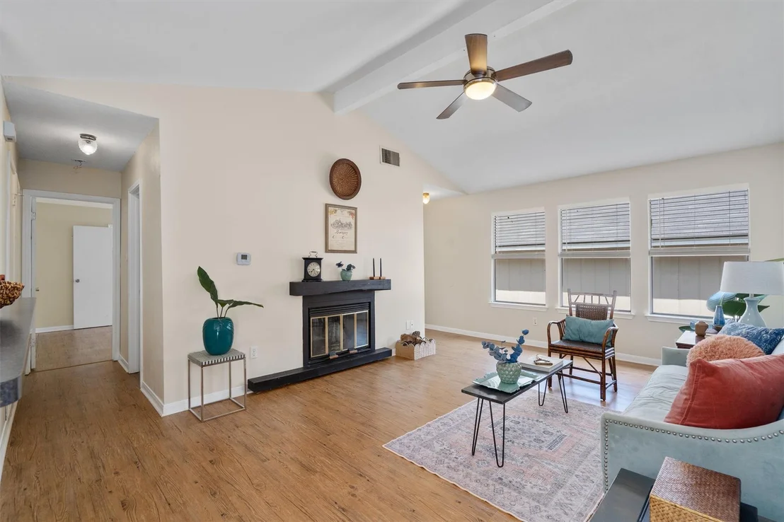 Photo of 1809 Heatherglen LN