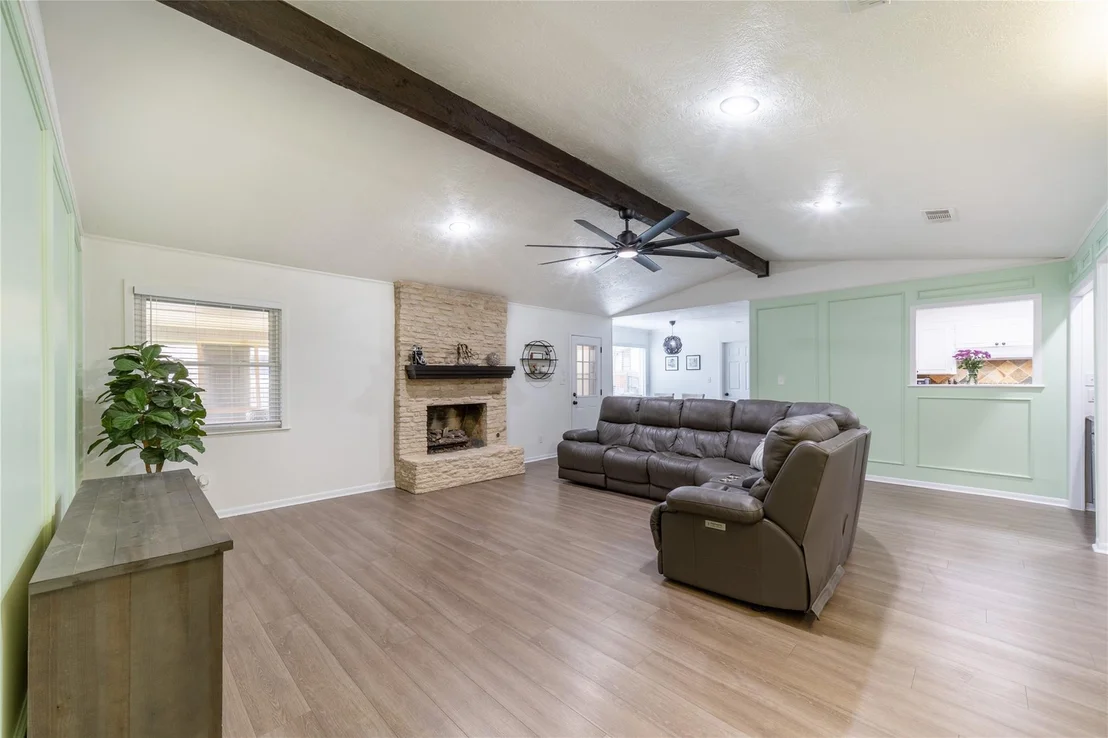 Photo of 700 Drake LN