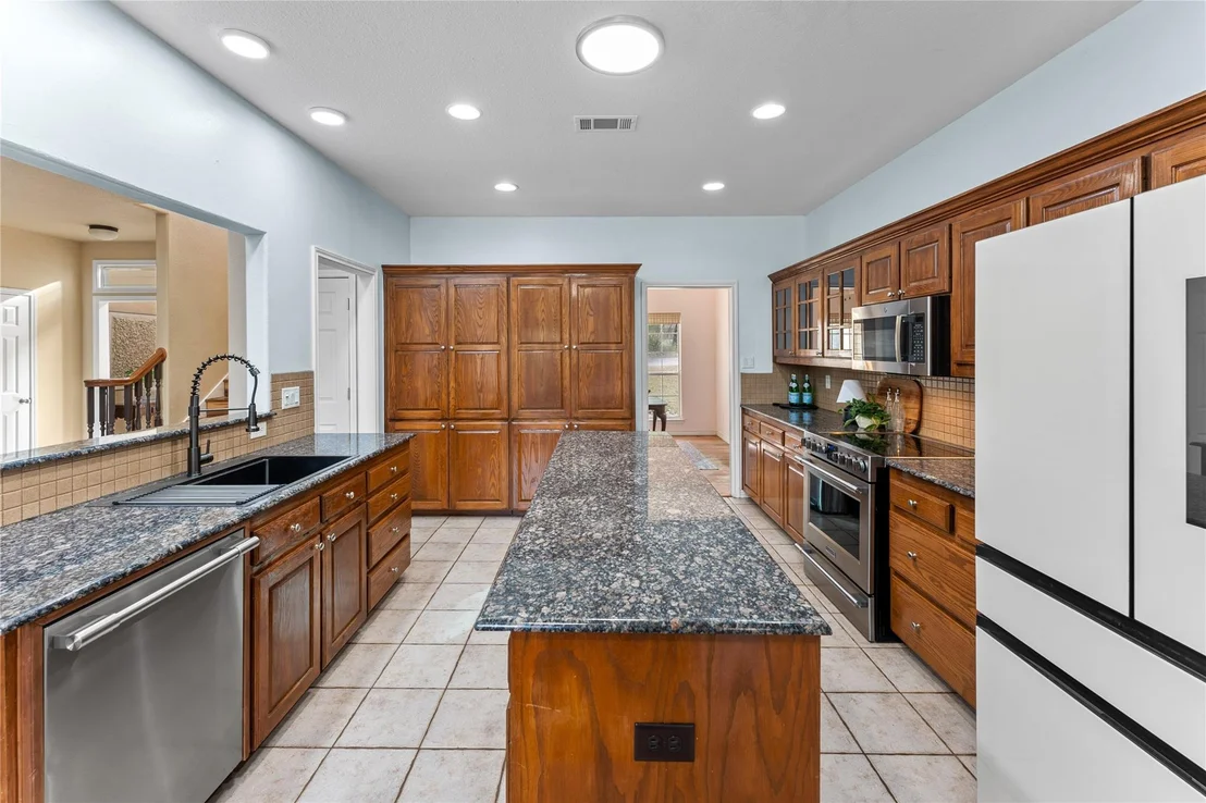 Photo of 1060 Great Oaks DR
