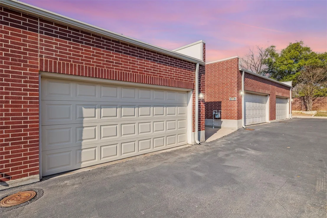 Photo of Unit 32 at 5515 Davis LN