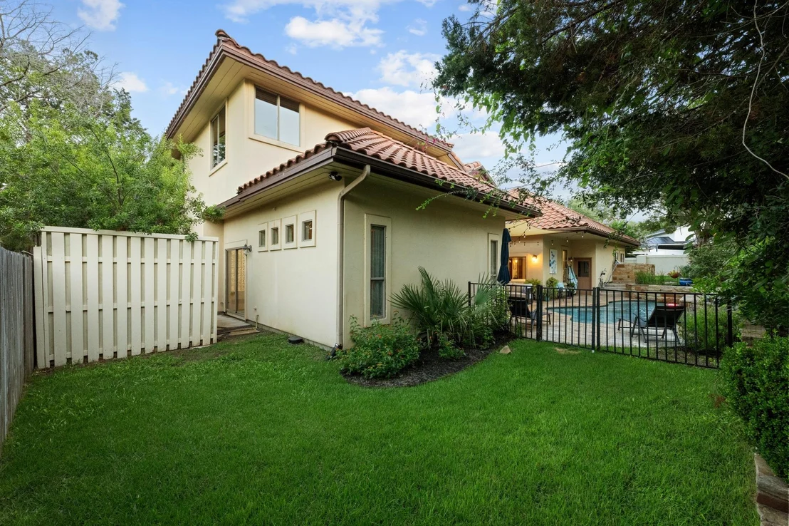 Photo of 407 HURST CREEK RD