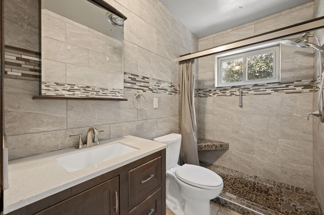 Photo of 1400 Summit CIR