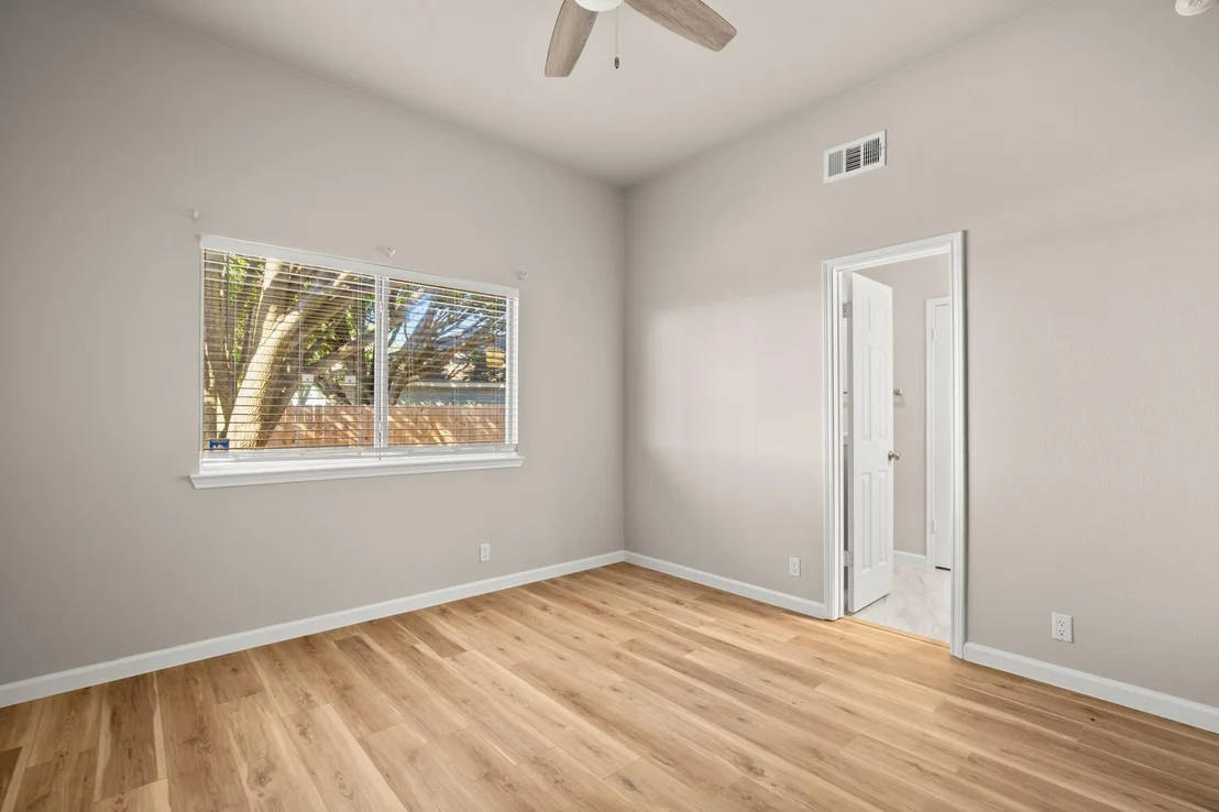 Photo of 106 Mockingbird CV