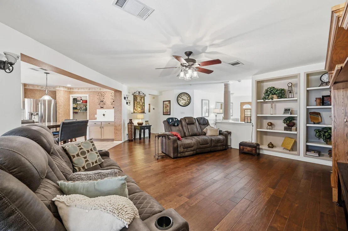 Photo of 903 E Olympic DR