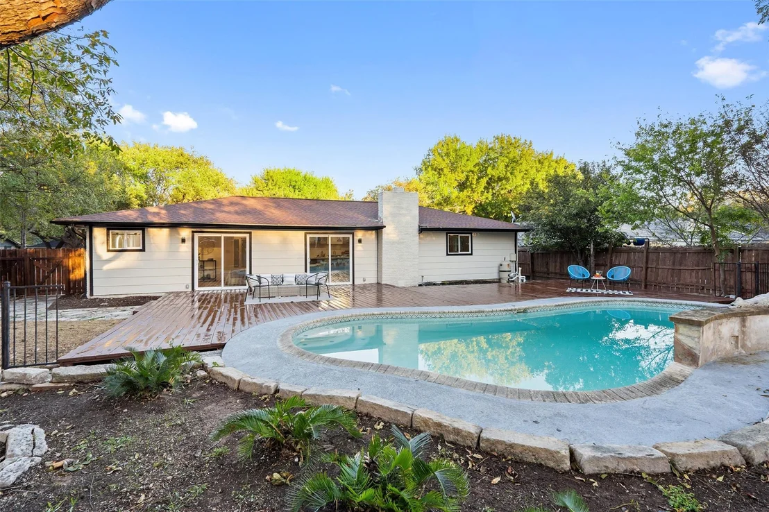 Photo of 9804 OAK HOLLOW DR