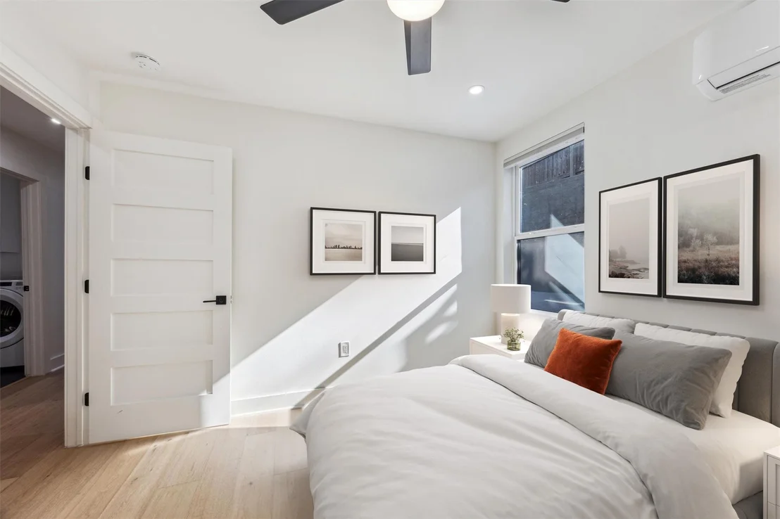 Photo of 1117 W 9th ST
