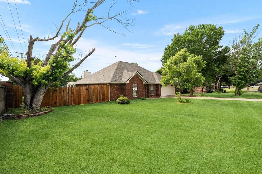 Photo of 2808 Kneese DR