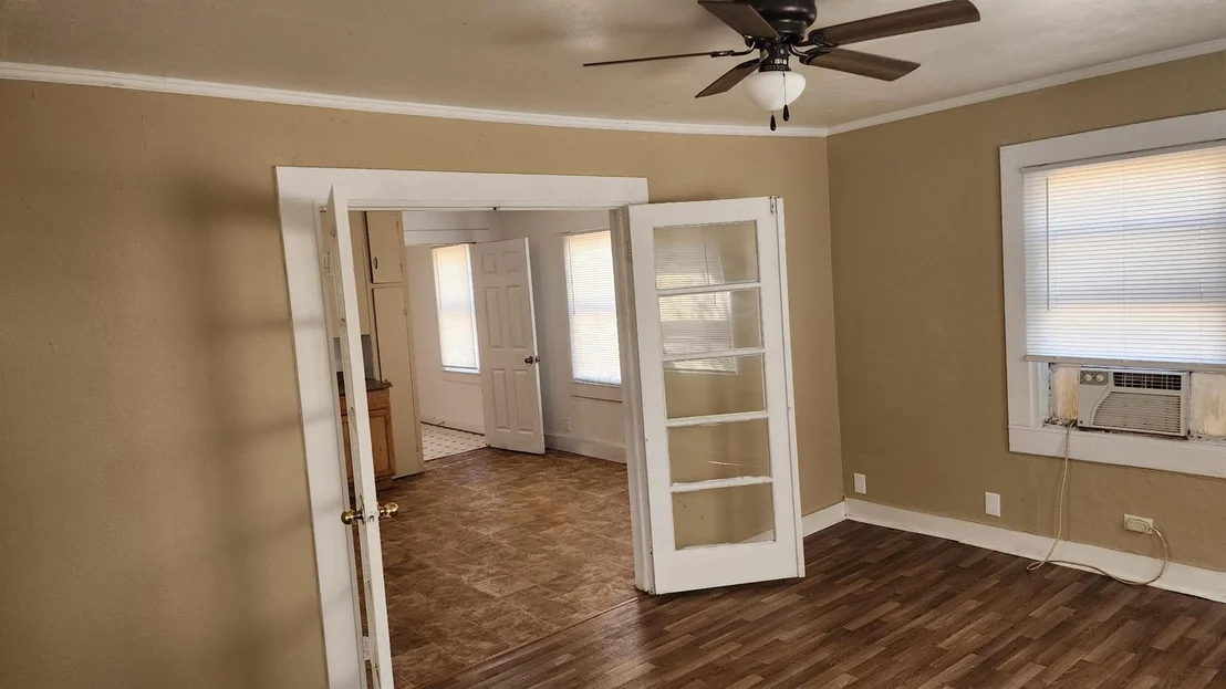 Photo of 413 N Avenue D Ave