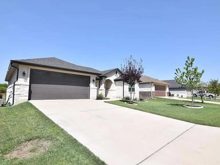Photo of 325 OW Lowrey DR