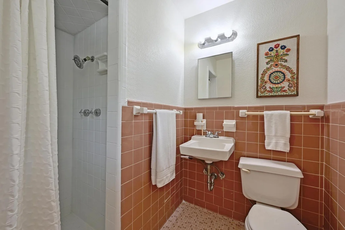 Photo of 1602 Chatham Ave